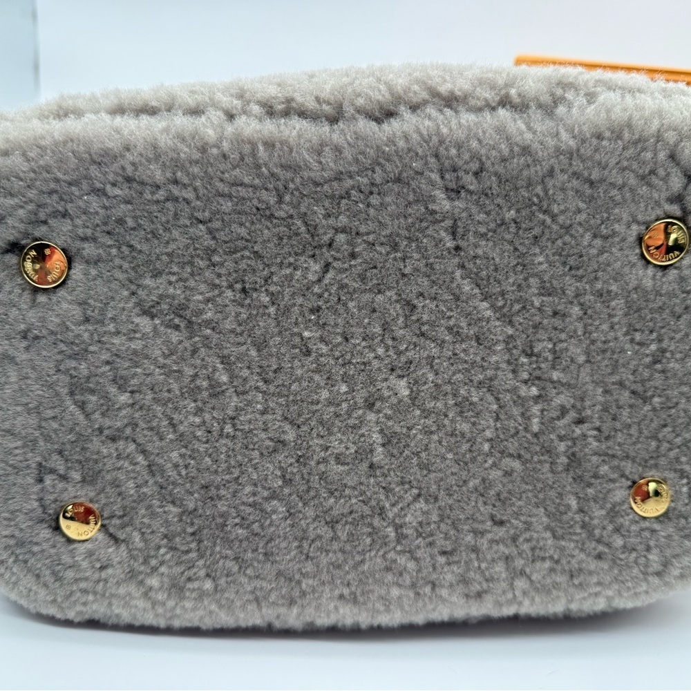 Louis Vuitton Pulsion Lockit Gray Shearling Handbag (2011) - Picture 7 of 16